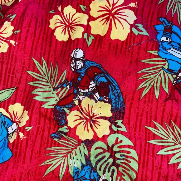 Star Wars Men's XL Mandalorian Hibiscus Hawaiian Print Casual Button Down Shirt - Picture 3 of 5